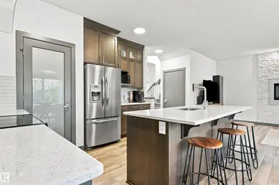 Photo 4 of 20746 96A AV NW