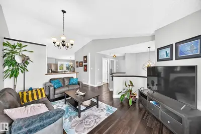 Photo 3 of 21206 88A AV NW