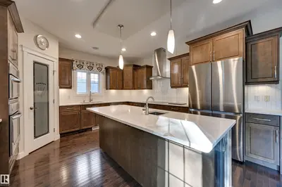 Photo 4 of 2327 FREZENBERG AV NW