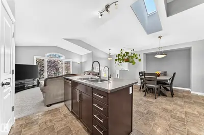 Photo 2 of 21211 59 AV NW