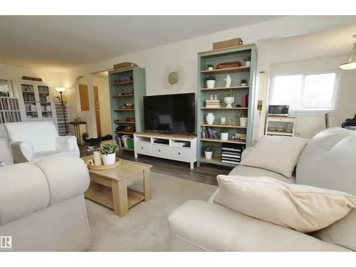 #235 4404 122 ST NW