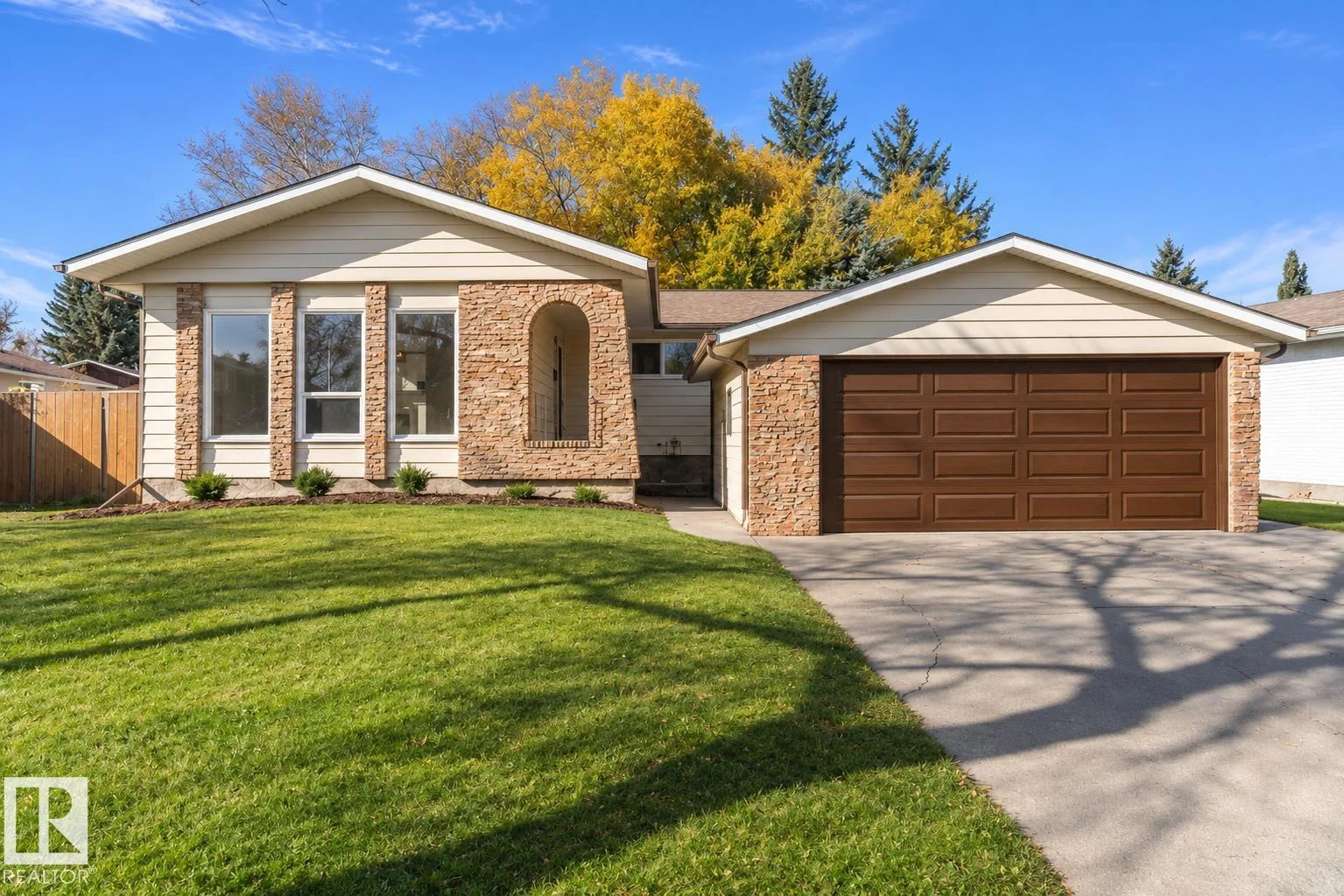 1 LARSON AV, St. Albert