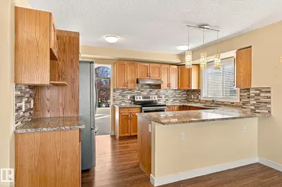 Photo 3 of 2864 37C AV NW