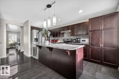 Photo 4 of 2503 20 AV NW