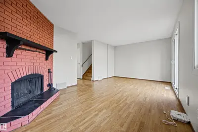 Photo 3 of 2744 105 ST NW
