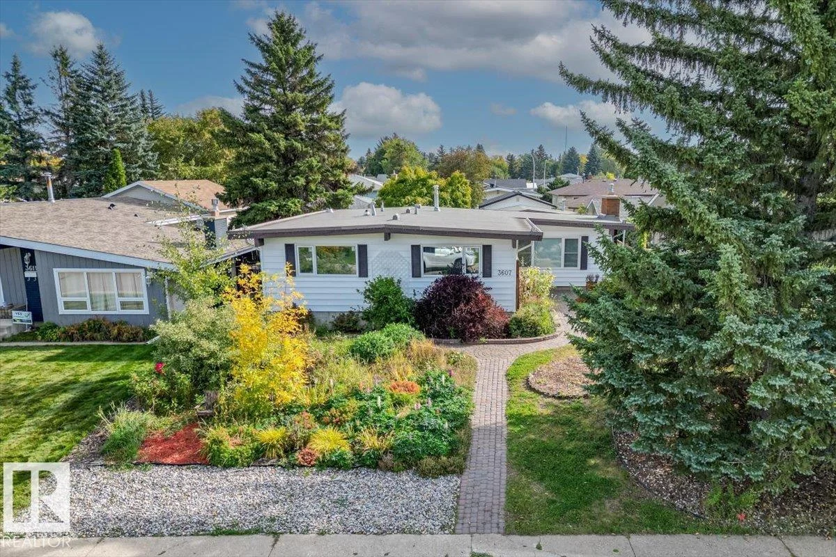3607 106A ST NW, Edmonton