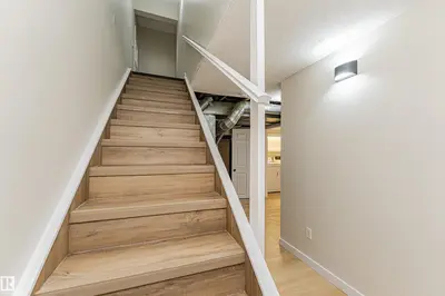 Photo 4 of 29 GRENFELL AV