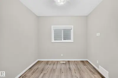 Photo 3 of 315 35 AV NW