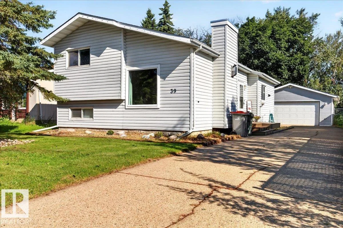 39 MCNABB CR, Stony Plain