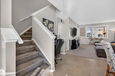 Photo 2 of 360 CHARLESWORTH DR SW