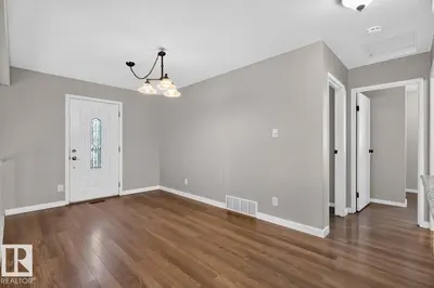 Photo 4 of 3524 51 ST NW