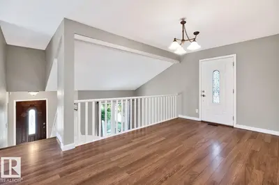 Photo 2 of 3524 51 ST NW