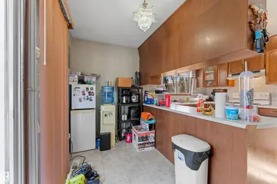 Photo 4 of 3508 20 AV NW