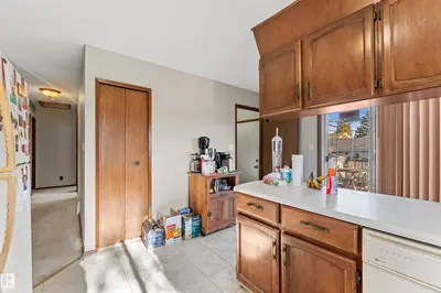 Photo 3 of 3508 20 AV NW