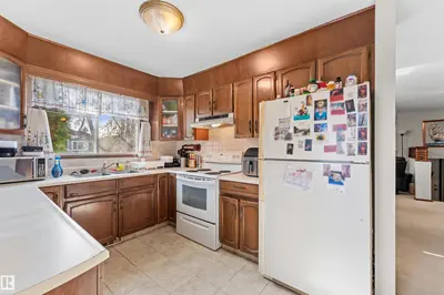 Photo 2 of 3508 20 AV NW