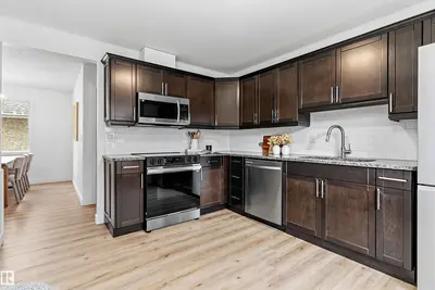 Photo 4 of 3816 41 AV NW