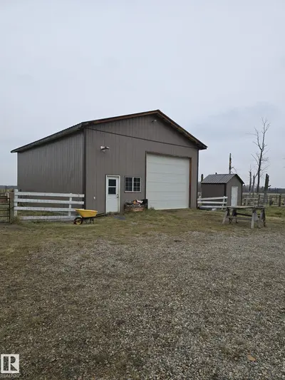 Photo 3 of 40038 TWP ROAD 470